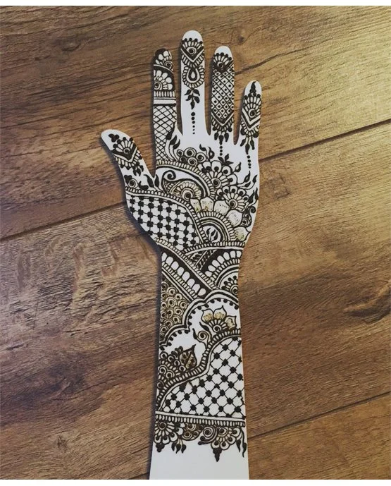 Light Feather And Star Along Front Hand Mehndi Design Light Feather And Star Along Front Hand Mehndi Design